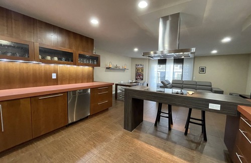 Sicamous Apartamento | Condo w/ oversize garage, walking distance to grocery, restaurants, bars, beach