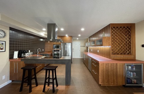 Sicamous Apartamento | Condo w/ oversize garage, walking distance to grocery, restaurants, bars, beach