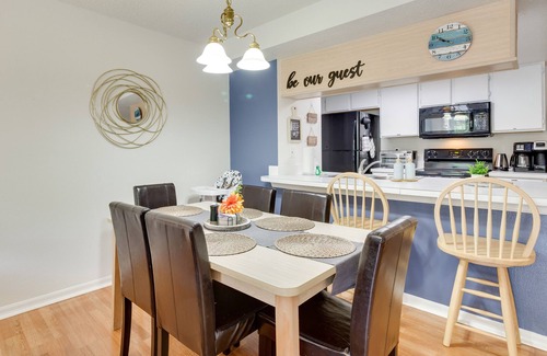 Royal Palm Bay Condominio | Condo w/ Pool Access & Patio: 8 Mi to Disney!