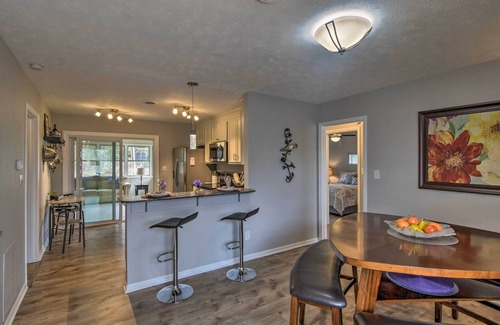 Hendersonville Condominio | NUEVO condominio actualizado, a pie del centro de Hendersonville