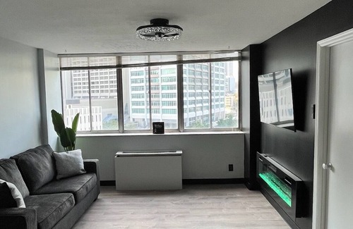 Old Fourth Ward Condominio | Condo with a pool and skylounge view!