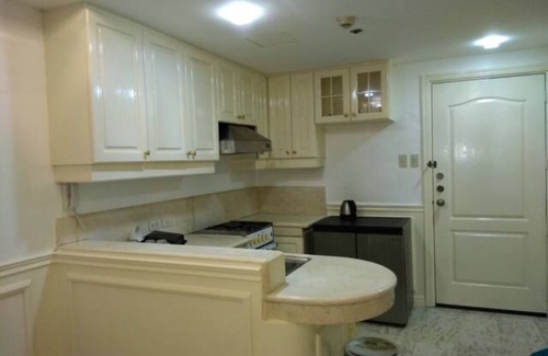 Ermita Night District Condominio | Condo with balcony and bay view in malate, manila