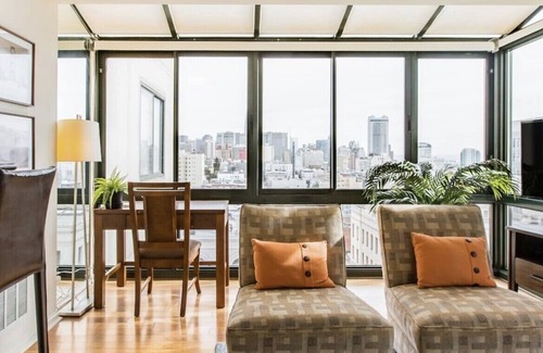 Western Addition Condominio | Prestigioso Daniel Burnham Court con estacionamiento