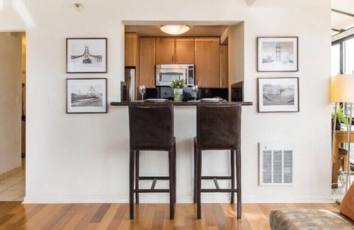 Western Addition Condominio | Prestigioso Daniel Burnham Court con estacionamiento