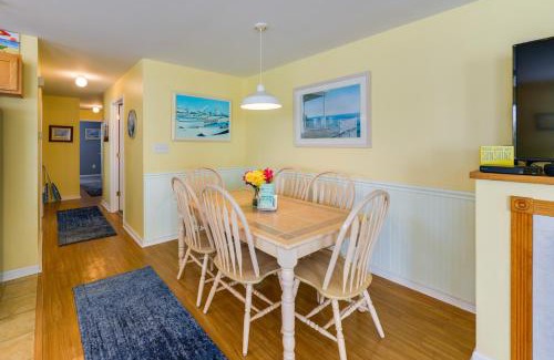 Wildwood Apartamento | Condo with Deck Walk to Beach and Convention Center!