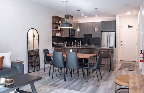Revelstoke Condominio | Condo with Hot Tub- A Mountainview Escape