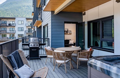 Revelstoke Condominio | Condo with Hot Tub-Ghost Peak