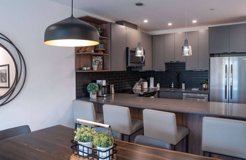 Revelstoke Condominio | Condo with Hot Tub - Revylation