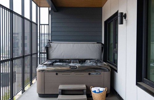 Revelstoke Condominio | Condo with Hot Tub - The Monashee House