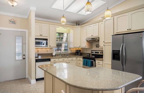 Al Lago Village Condominio | Condo with Pool close to the Beach 55+