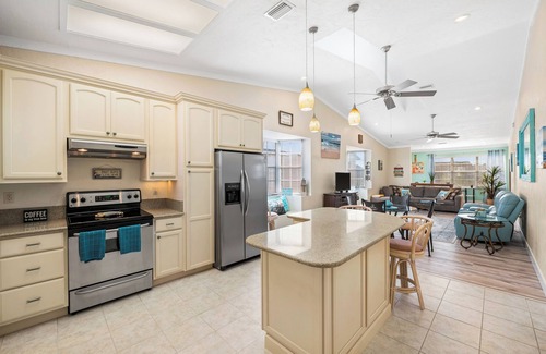 Al Lago Village Condominio | Condo with Pool close to the Beach 55+