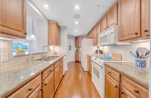 Westlake Corner Condominio | LAKE Stardust - Condo with pool ! Pet friendly