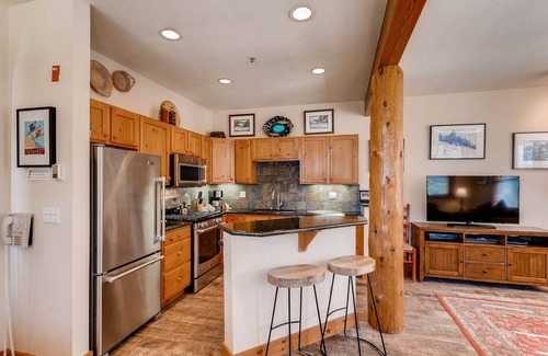 Keystone Condominio | Condo With Private Patio, on shuttle route by RedAwning