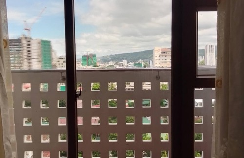 Cebu Condominio | Condo with rooftop swimming and Gym overlooking the famous Ayala Center Cebu.