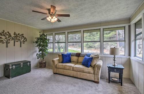 Hendersonville Apartamento | Condo with Sunroom, Near Downtown Hendersonville!