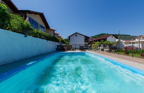 Ponta das Canas Apartamento | Condomínio Pé na Areia em Ponta das Canas CA1639