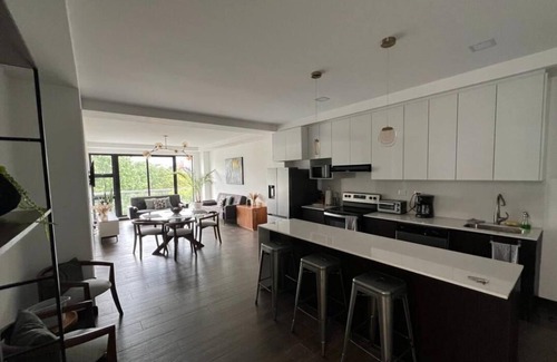 Zona 15 Apartamento | Condominio con estillo en area tranquilla y contemporania.