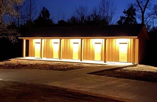 Shreveport Cabina | Conestoga Glamping Wagon overlooking the Soda Lake Wildlife Reserve