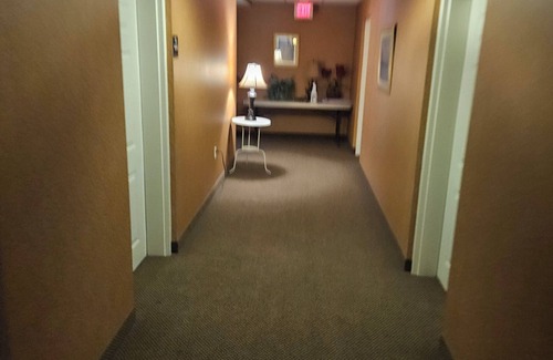 Valley Forge Casa | Conference Center Hotel Phoenixville with WiFi, AC