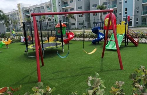 Llanos de Gurabo I Apartamento | Confortable apartamento de 3 tres habitaciones, con hermosa vista de area verde, ademas de piscinas y juegos infantiles en area recreativa