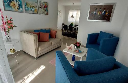 Llanos de Gurabo I Apartamento | Confortable apartamento de 3 tres habitaciones, con hermosa vista de area verde, ademas de piscinas y juegos infantiles en area recreativa
