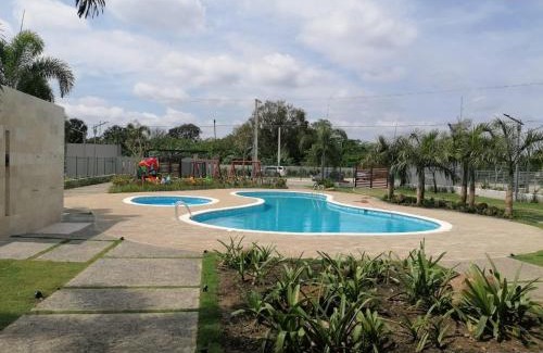 Llanos de Gurabo I Apartamento | Confortable apartamento de 3 tres habitaciones, con hermosa vista de area verde, ademas de piscinas y juegos infantiles en area recreativa