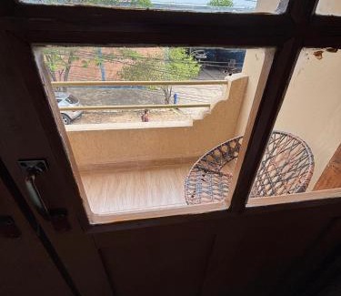 Fernando De La Mora Apartamento | Confort moderno, cerca de todo