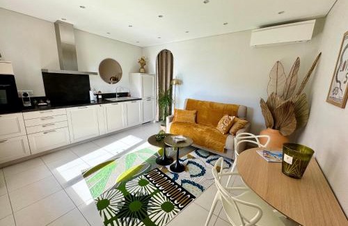 Sanary-sur-Mer Apartamento | Confortable T2 vue mer avec terrasse aménagée et parking privé, plage et port à pied