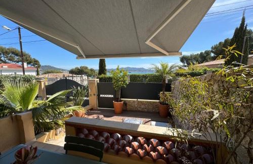 Sanary-sur-Mer Apartamento | Confortable T2 vue mer avec terrasse aménagée et parking privé, plage et port à pied