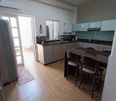 Naguanagua Casa | Confortable y hermosa casa en conjunto cerrado a 5 minutos de La Universidad de Carabobo y 10 de la zona centrica Valencia con todos los serivicios cerca