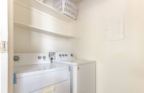 Northeast Heights Apartamento | CONGRATS! You found a large 1BR apt prime location in unit Washer/Dryer, parking