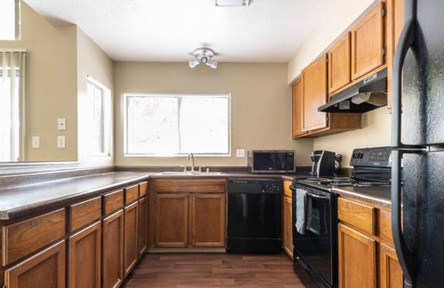 Northeast Heights Apartamento | CONGRATS! You found a large 1BR apt prime location in unit Washer/Dryer, parking