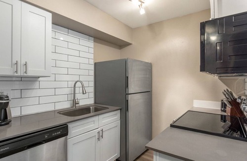Deer Valley Apartamento | CONGRATS! You’ve found a large1BR apt w/high-end appliances in a prime location!