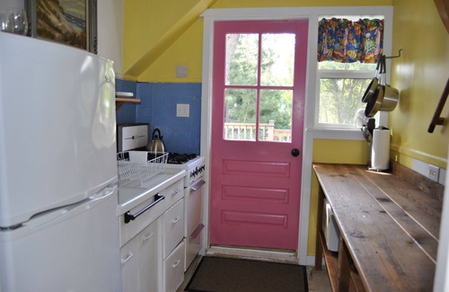 Cape May Cabaña | Congress Street Cottage - ¡Fácil paseo a las playas, restaurantes y tiendas!