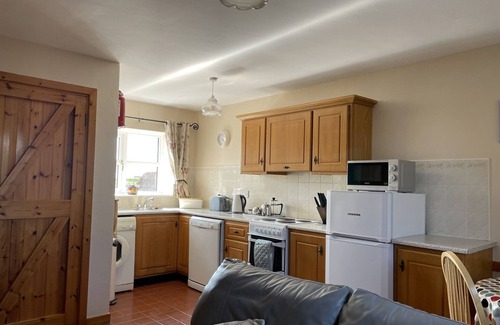 Kilmore Cabaña | CONINGBEG COTTAGE, pet friendly in Kilmore Quay, County Wexford