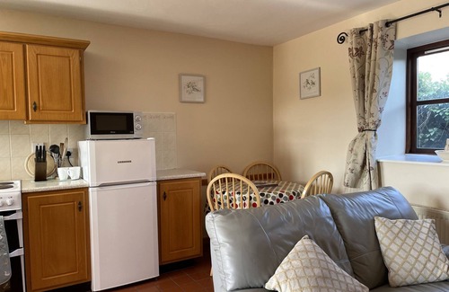 Kilmore Cabaña | CONINGBEG COTTAGE, pet friendly in Kilmore Quay, County Wexford