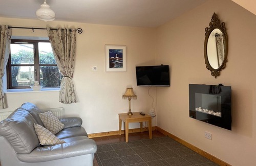 Kilmore Cabaña | CONINGBEG COTTAGE, pet friendly in Kilmore Quay, County Wexford