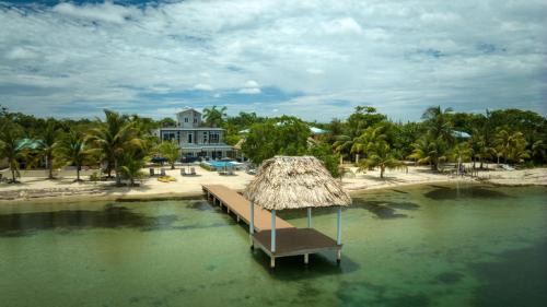 Placencia Apartamento | Conmigo Villas - 6 Bedroom Beachfront with Pool