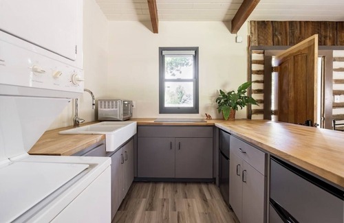 Kernville Casa | Connect with friends, private river, horses, all natural cedar hot tub