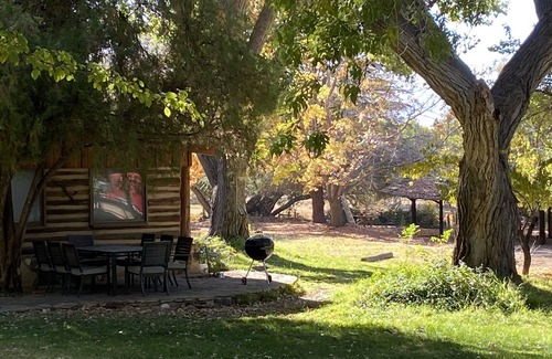 Kernville Casa | Connect with friends, private river, horses, all natural cedar hot tub