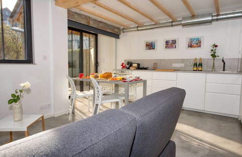 Honfleur Casa | Mini casa de diseño conectada 2 habitaciones 2 terrazas estacionamiento pantalla gigante