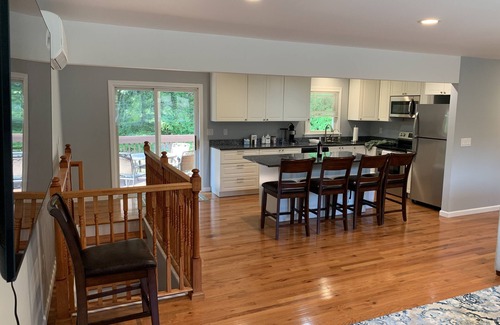 Danbury Casa | Cul Du Sac Serenity 70 min to NYC