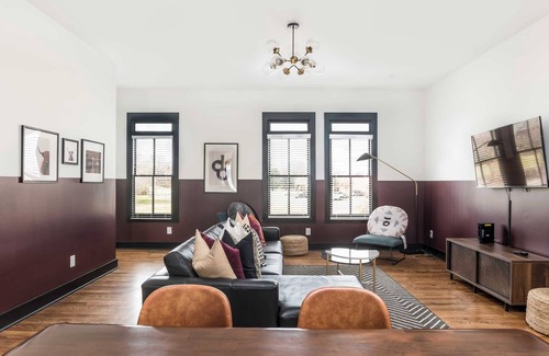 Germantown Cabaña | Connie & Tammy by Avantstay 2 Unit Buyout w/ 8BR in Heart of Nashville