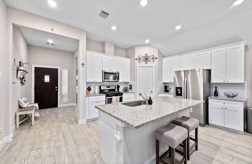 Conroe Casa | Conroe 3BR Sleeps 12 | Fenced Yard + Garage Games