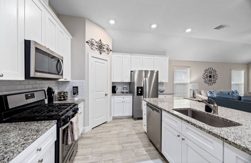 Conroe Casa | Conroe 3BR Sleeps 12 | Fenced Yard + Garage Games