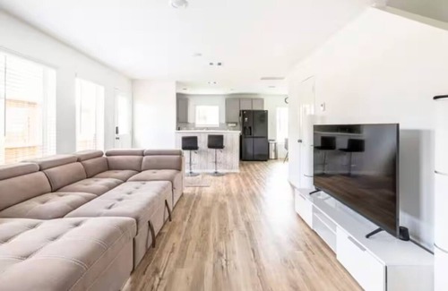 Conroe Casa | Conroe 4br 2.5ba w/ Loft + Huge Backyard + Pets OK
