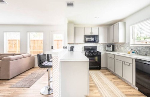Conroe Casa | Conroe 4br 2.5ba w/ Loft + Huge Backyard + Pets OK