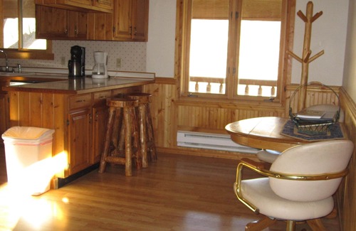 Gardiner Cabina | Yellowstone River Lodge - Capacidad para 18 a 10 millas de la entrada al parque de Yellowstone.
