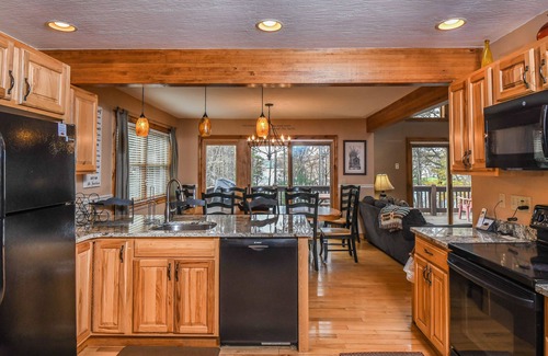 North Glade Hills Casa | Lake Front Home con muchas comodidades de la comunidad