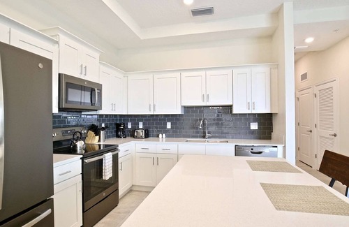 Campbell Condominio | Nuevo condominio de 2 dormitorios / 2 baños: muy cerca de Disney (¡y Star Wars!)